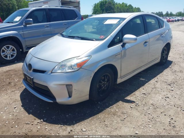 JTDKN3DU8F2000933 Toyota Prius Two