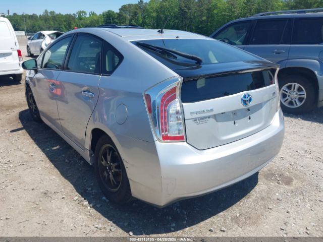 JTDKN3DU8F2000933 Toyota Prius Two