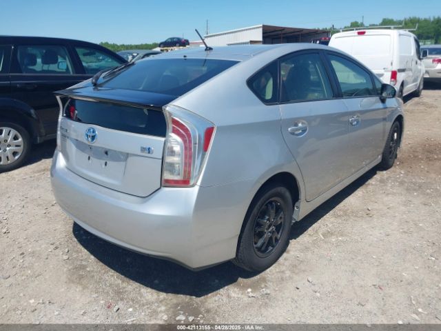 JTDKN3DU8F2000933 Toyota Prius Two