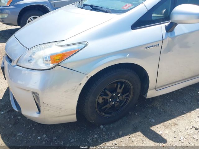 JTDKN3DU8F2000933 Toyota Prius Two