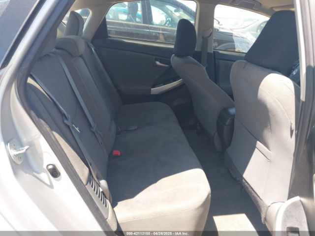 JTDKN3DU8F2000933 Toyota Prius Two