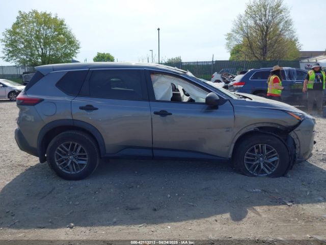 5N1AT3AB5MC850123 Nissan Rogue S Intelligent Awd