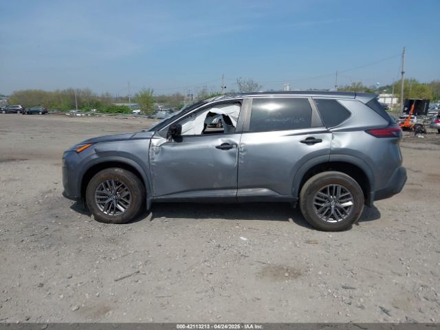 5N1AT3AB5MC850123 Nissan Rogue S Intelligent Awd