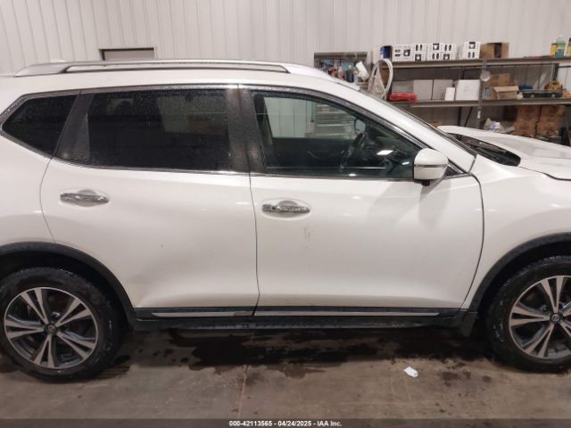 JN8AT2MV5HW009156 Nissan Rogue Sl