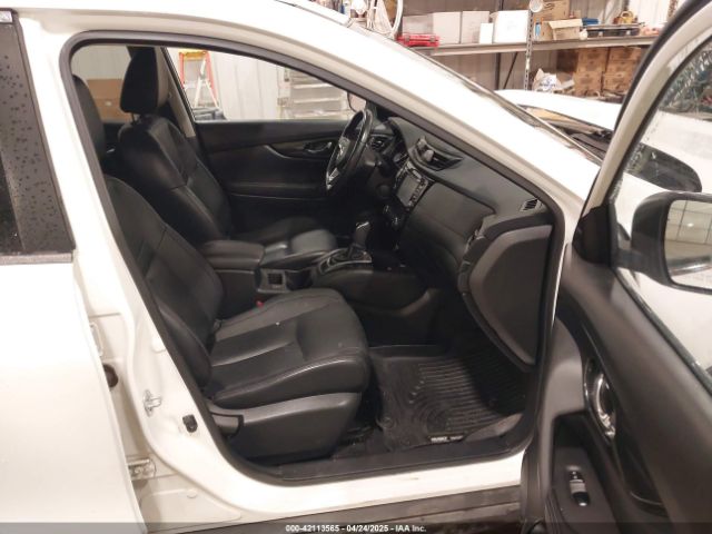 JN8AT2MV5HW009156 Nissan Rogue Sl