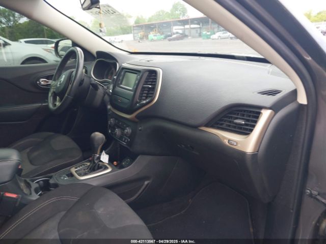 1C4PJLCB5FW689811 Jeep Cherokee Latitude