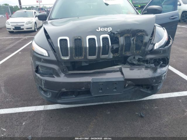 1C4PJLCB5FW689811 Jeep Cherokee Latitude
