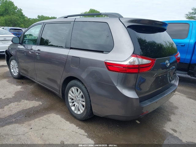 5TDYK3DC2FS556755 Toyota Sienna Xle Premium 8 Passenger