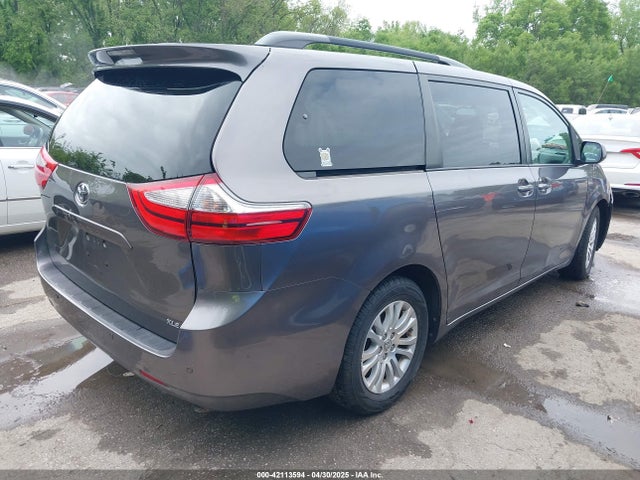 5TDYK3DC2FS556755 Toyota Sienna Xle Premium 8 Passenger