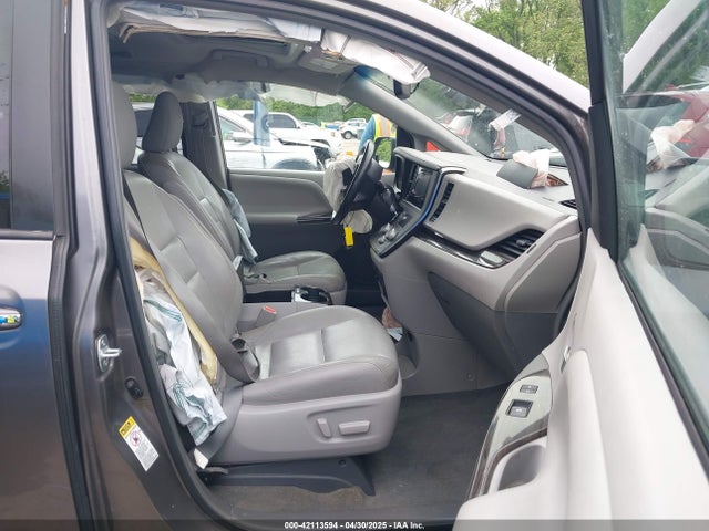 5TDYK3DC2FS556755 Toyota Sienna Xle Premium 8 Passenger