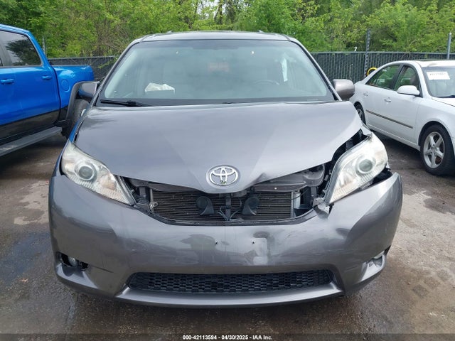5TDYK3DC2FS556755 Toyota Sienna Xle Premium 8 Passenger