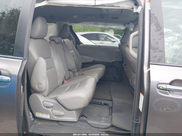 5TDYK3DC2FS556755 Toyota Sienna Xle Premium 8 Passenger