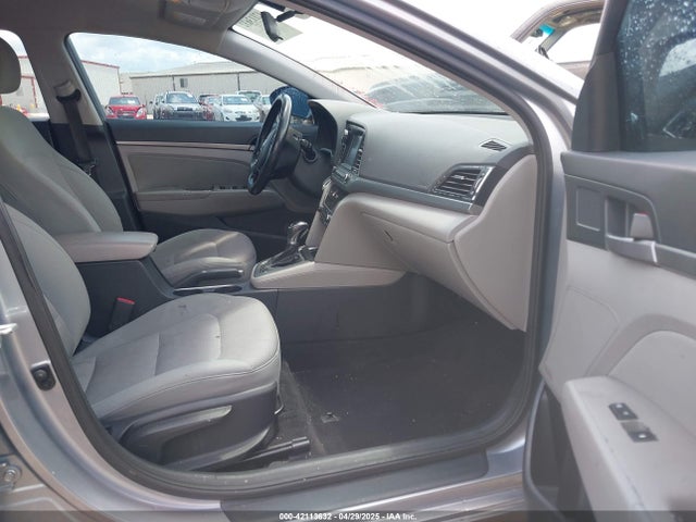 5NPD84LF3HH063643 Hyundai ELANTRA SE