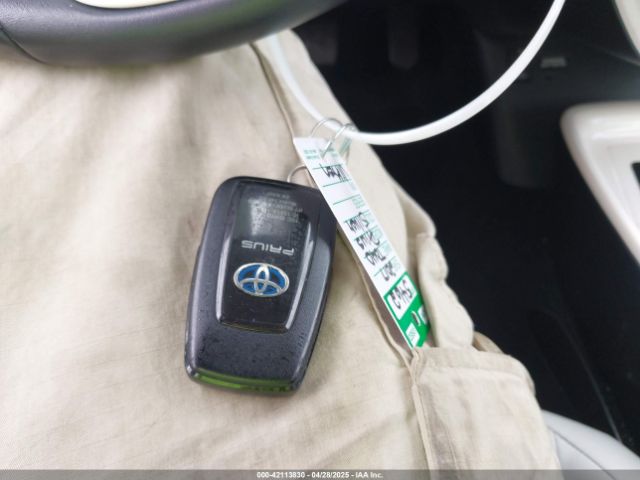 JTDKARFU1H3044393 Toyota Prius Four