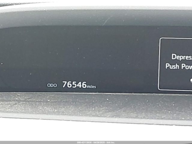 JTDKARFU1H3044393 Toyota Prius Four