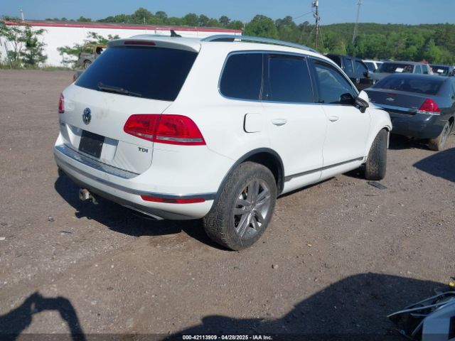 2016 VOLKSWAGEN TOUAREG WVGEP9BP4GD002364 Photo 3