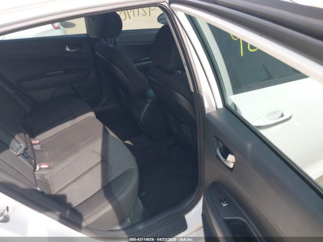 5XXGT4L37JG217435 KIA Optima Lx