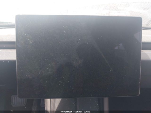 5YJ3E1EB9SF940283 Tesla 2025