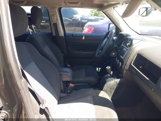 1C4NJPBB8GD575668 Jeep Patriot Sport