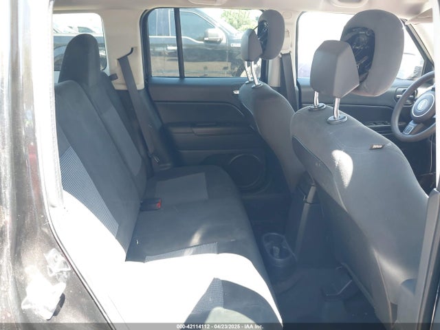 1C4NJPBB8GD575668 Jeep Patriot Sport