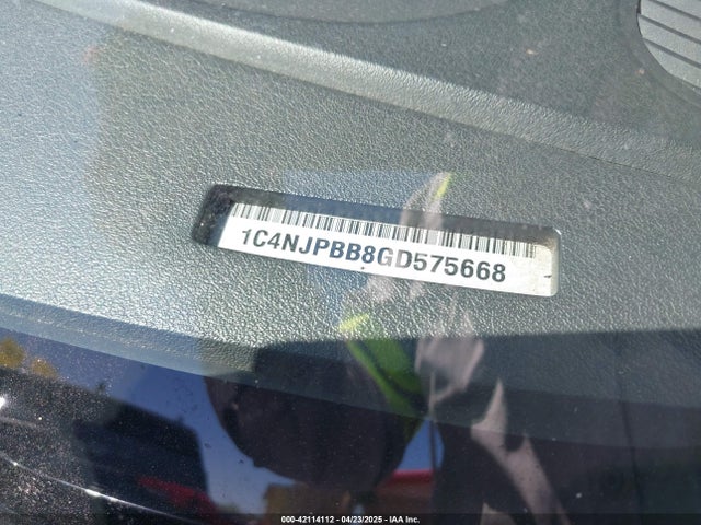 1C4NJPBB8GD575668 Jeep Patriot Sport