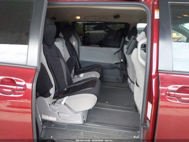 5TDKZ3DC8KS988357 Toyota Sienna Le 8 Passenger