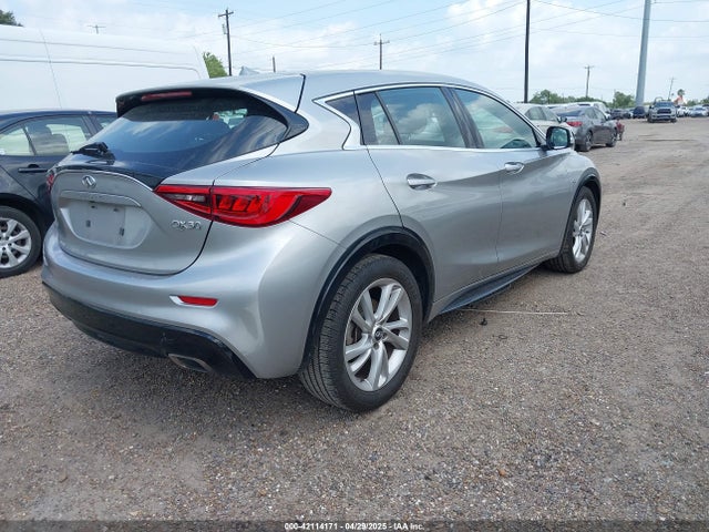 SJKCH5CP0JA002335 Infiniti Qx30 Pure