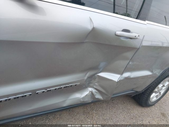 2017 JEEP GRAND CHEROKEE 1C4RJEAG6HC757086 Photo 5