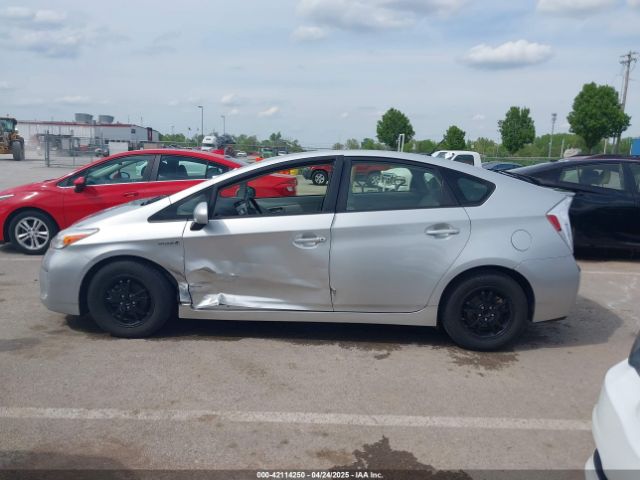 JTDKN3DUXE1747468 Toyota Prius Two
