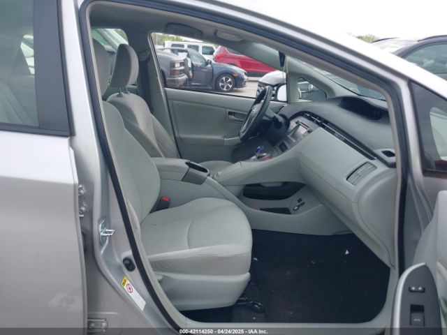 JTDKN3DUXE1747468 Toyota Prius Two