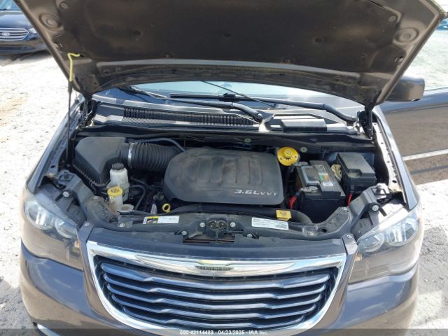 2C4RC1HG4GR271360 Chrysler Town & Country S