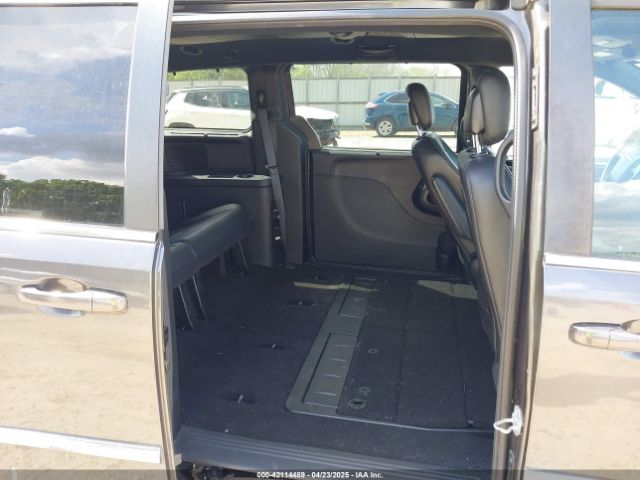 2C4RC1HG4GR271360 Chrysler Town & Country S
