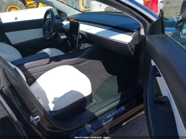 5YJ3E1EB9KF231742 Tesla Model 3 Long Range/performance