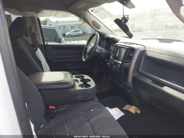 1C6RR7FT5KS570579 RAM 1500 Classic Express  4x4 6'4 Box