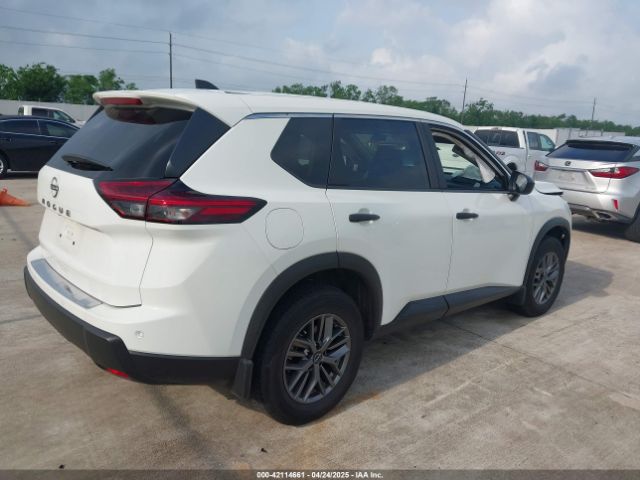 5N1BT3AA5RC726064 Nissan Rogue S Fwd