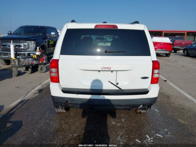 1C4NJPBA2FD295718 Jeep Patriot Altitude Edition