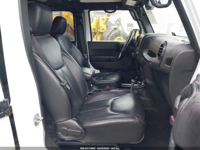 1C4BJWEG2HL676989 Jeep Wrangler Unlimited Smoky Mountain 4x4