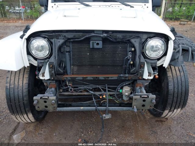 1C4BJWEG2HL676989 Jeep Wrangler Unlimited Smoky Mountain 4x4