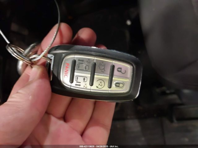 2C4RC1FG2NR162279 Chrysler Pacifica Touring