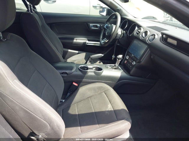 1FATP8EM0F5330497 Ford Mustang V6