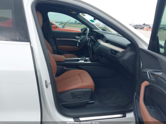 2024 AUDI Q8 E-TRON WA15AAGE0RB026474 Photo 4