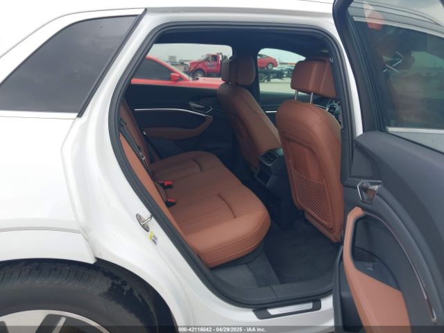 2024 AUDI Q8 E-TRON WA15AAGE0RB026474 Photo 7