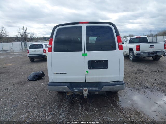 1GAZGPFG0J1329933 Chevrolet Express G3500 Lt