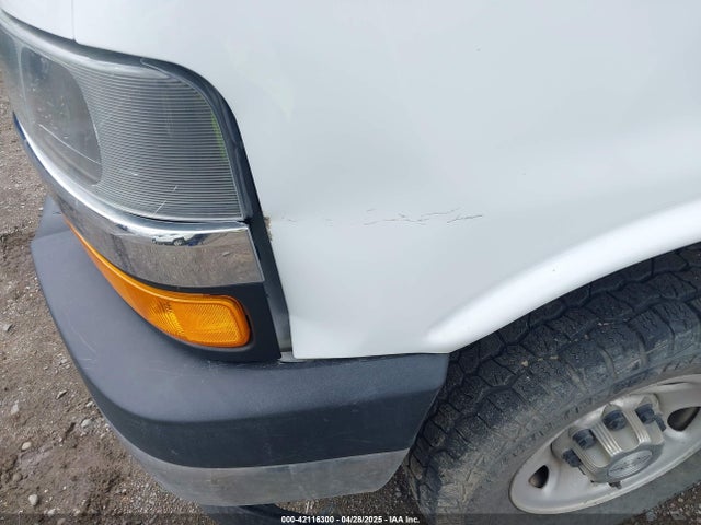 1GAZGPFG0J1329933 Chevrolet Express G3500 Lt