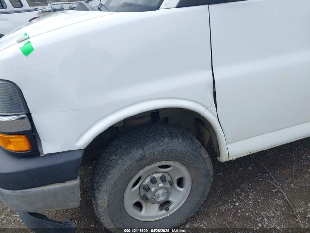 1GAZGPFG0J1329933 Chevrolet Express G3500 Lt