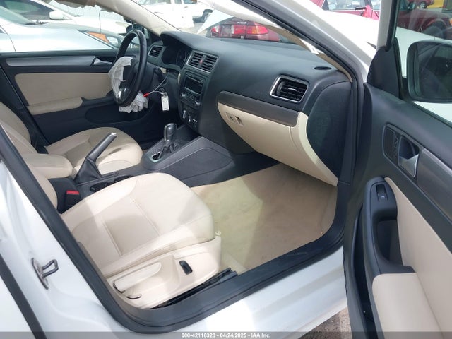 3VWLL7AJ6EM293389 Volkswagen 2014