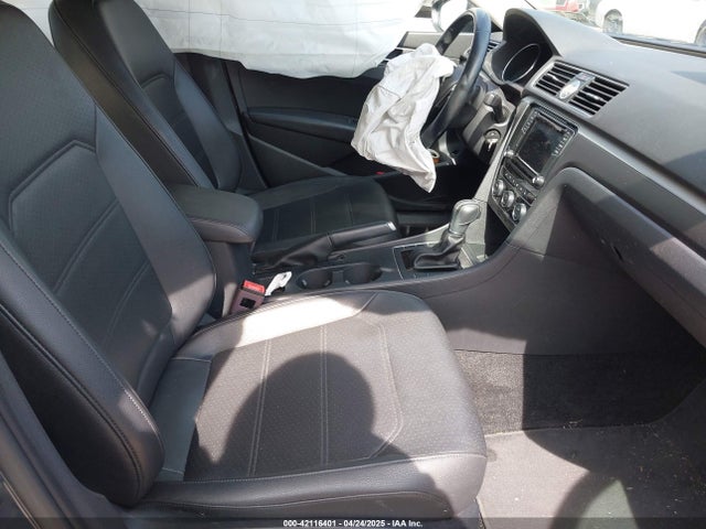 1VWDT7A31HC043618 Volkswagen 1.8 tsi
