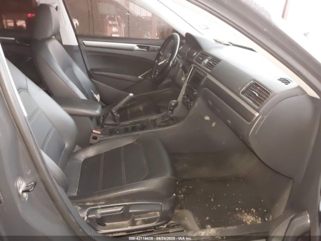 1VWDT7A31HC080524 Volkswagen Passat 1.8t R-line