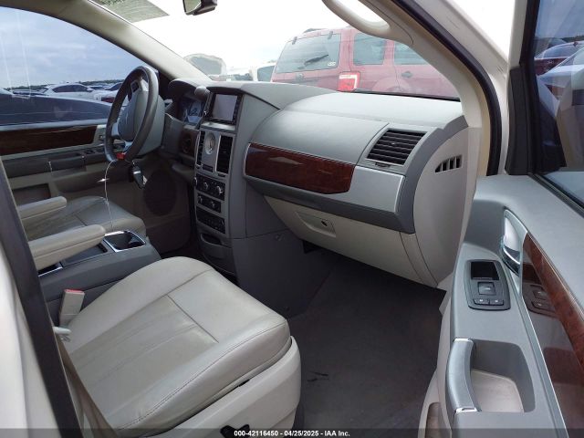 2010 CHRYSLER TOWN & COUNTRY 2A4RR5D14AR133746 Photo 4