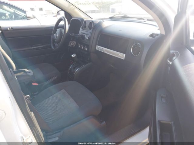 1C4NJCBA1GD568996 Jeep Compass Sport